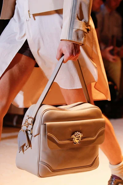 Look 32